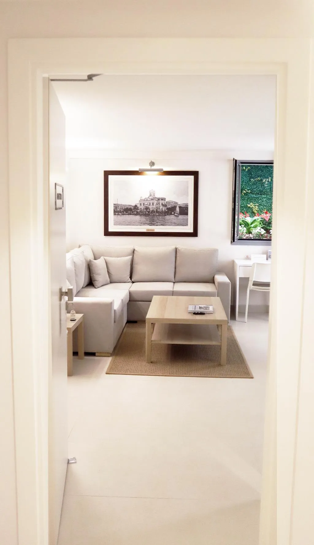 APARTMENT basement Room, Gallery Suites &  Residences Piraeus, Athens