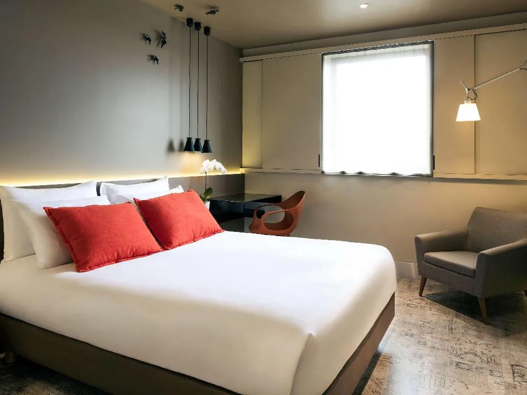 DOUBLE SUPERIOR WITH DOUBLE BED Room, Mercure Porto Centro Santa Catarina, Porto