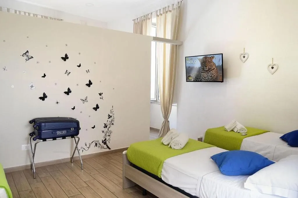 Room, Funikulì Funikulà, Naples