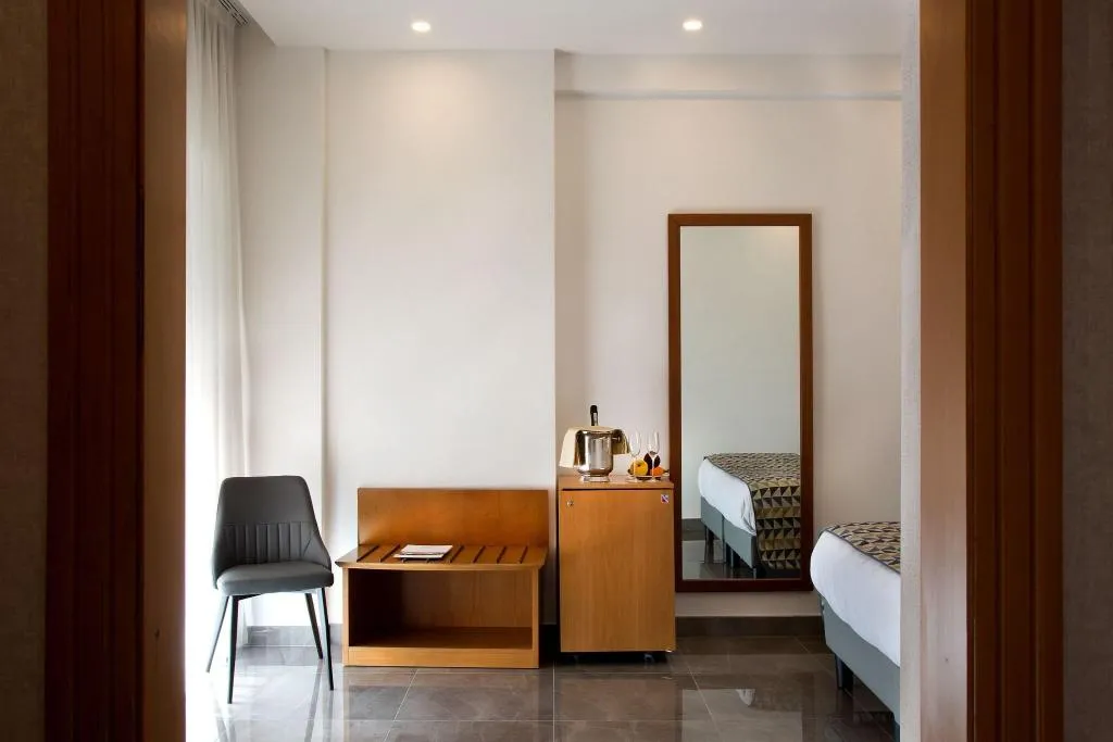 DOUBLE SUPERIOR Room, American Hotel, Naples