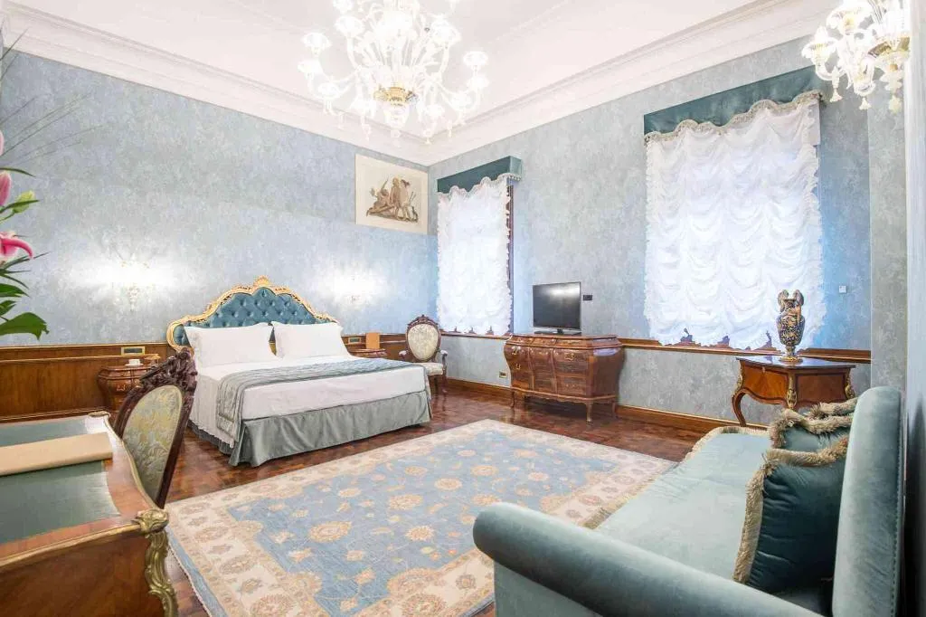 JUNIOR SUITE CAPACITY 2 Room, Nani Mocenigo Palace, Venice