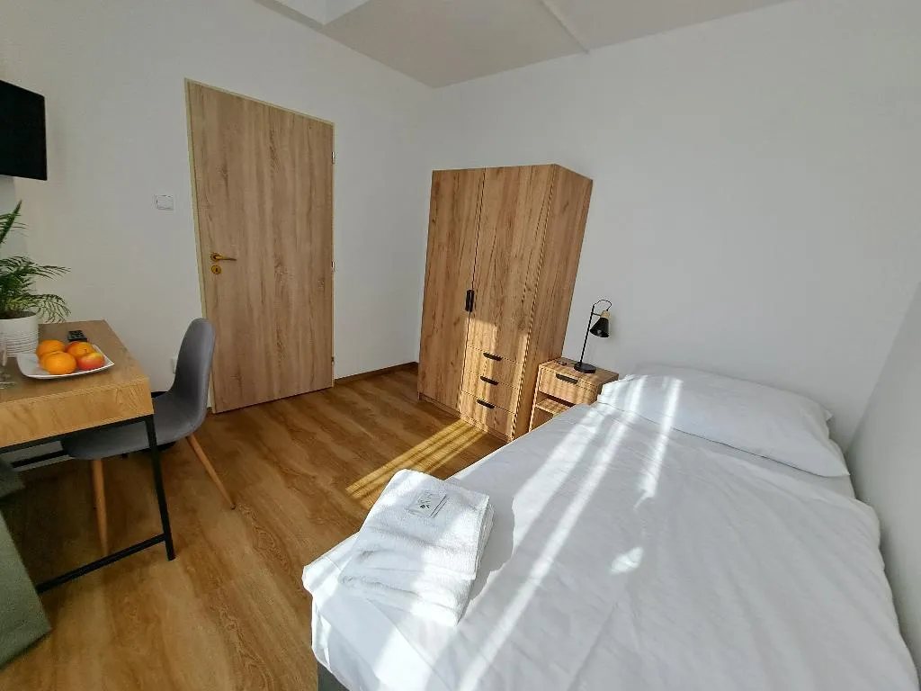 SINGLE ONE BEDROOM ONE BATHROOM Room, Legie, Prague