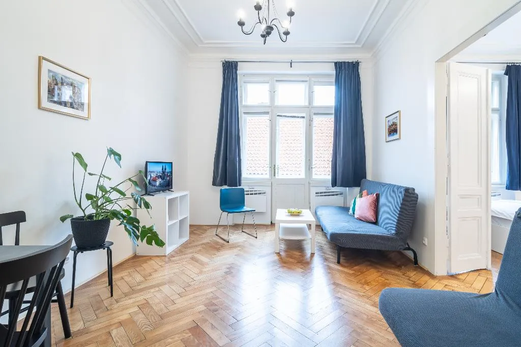 APARTMENT WITH BALCONY Room, Royal Road Residence, Prague