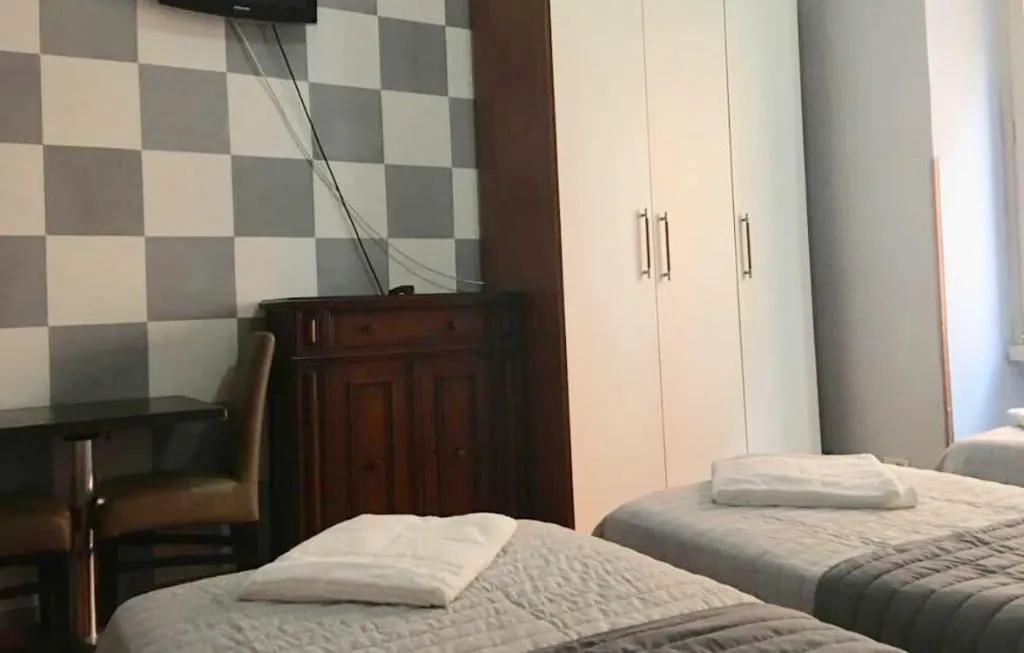 Room, Hi Termini, Naples