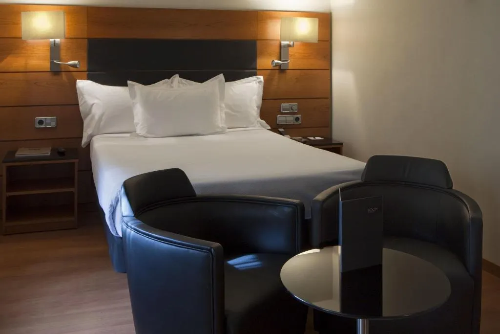 DOUBLE QUEEN SIZE BED Room, AC Madrid Carlton, Madrid