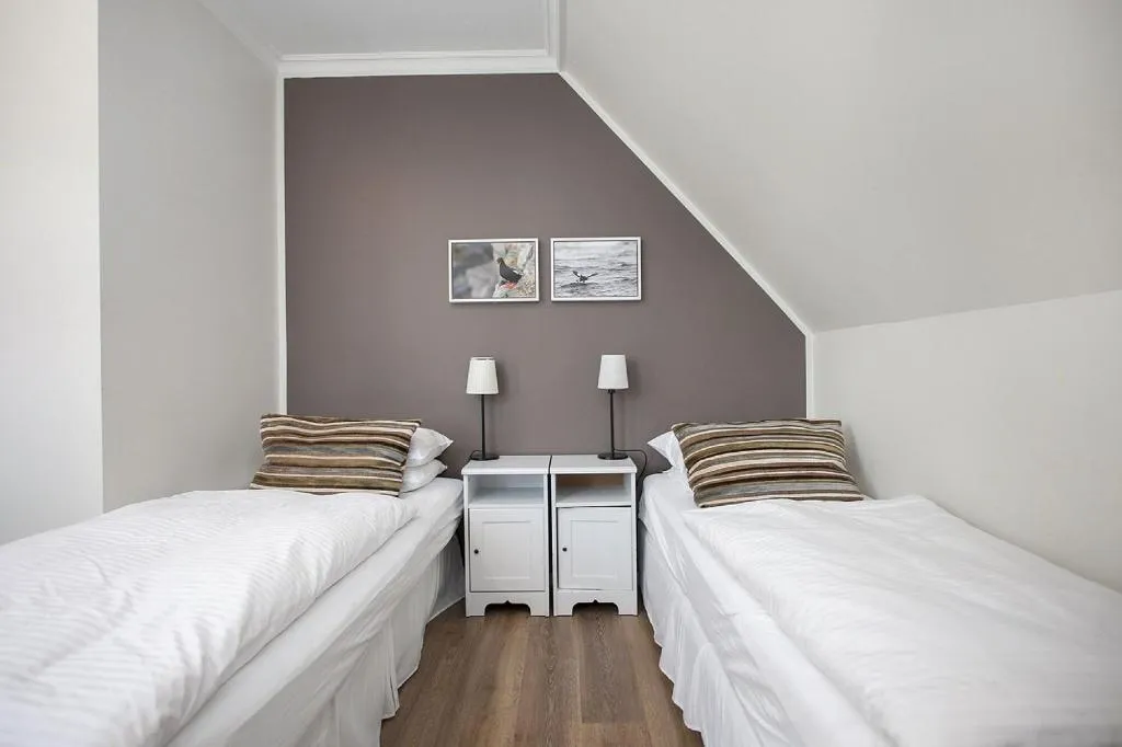 Room, Hilda, Reykjavik