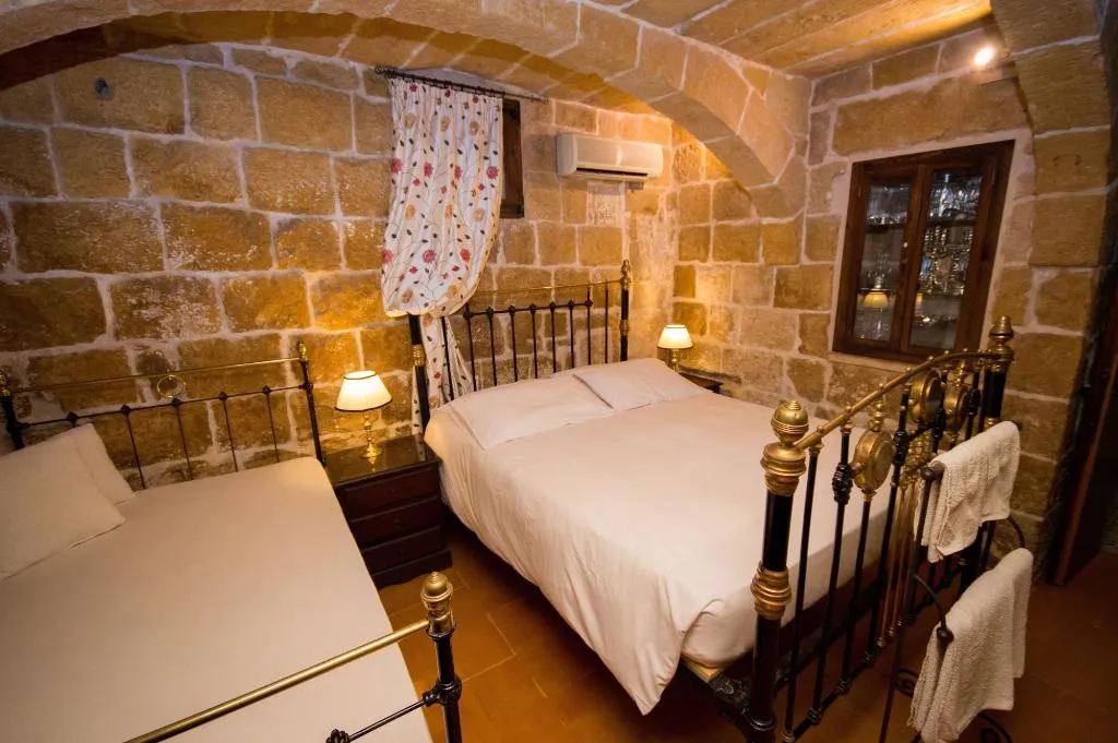 Room, The Burrow Guest House, Malta