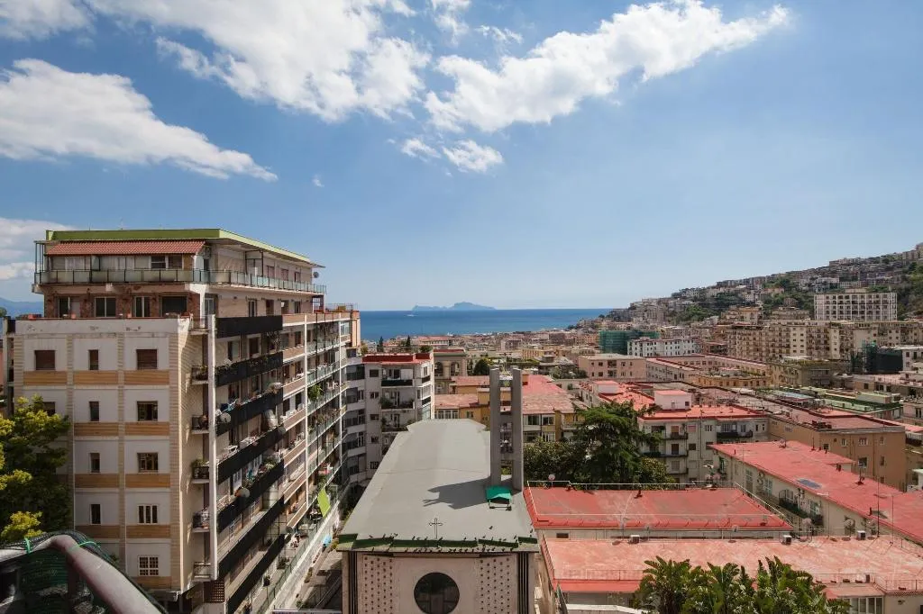 Room, Napolicentro Mare, Naples