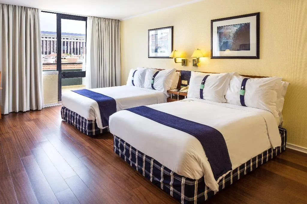 QUADRUPLE TWO DOUBLE BEDS Room, Holiday Inn Lisboa, Lisbon