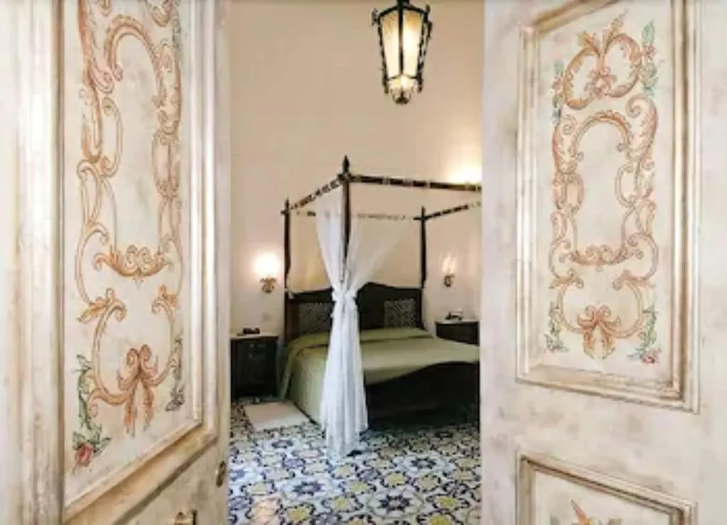 Room, Villa Principe Giovanni, Naples