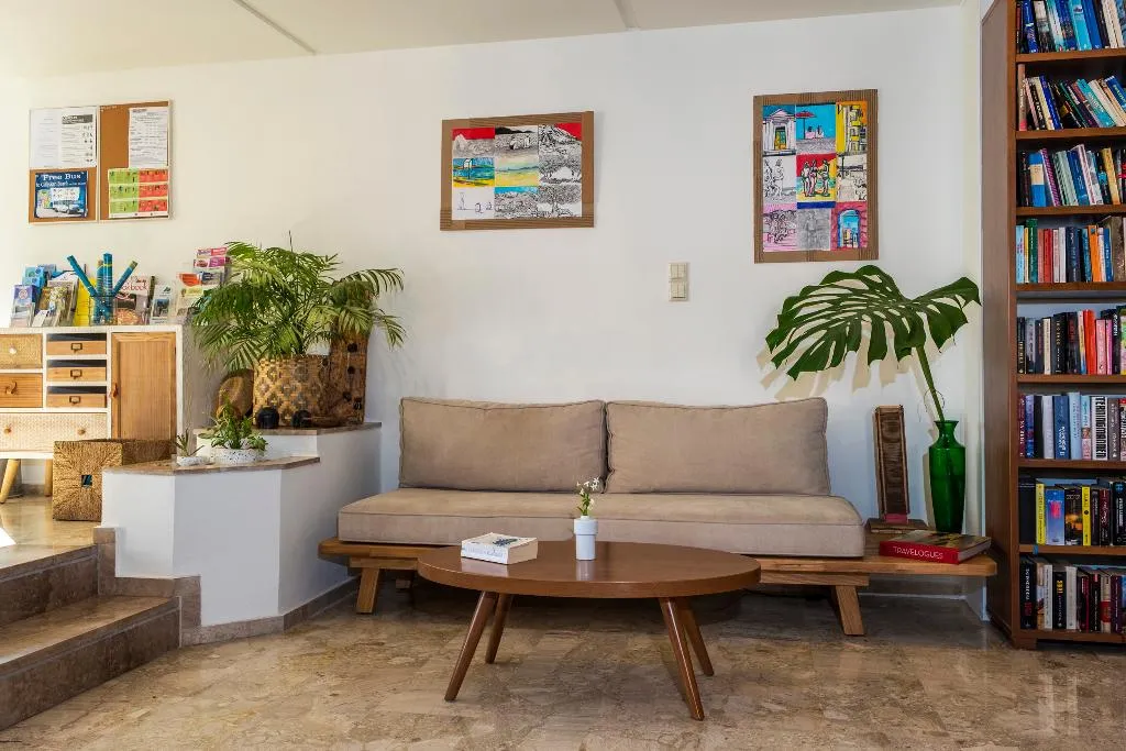 Lobby, Aris, Crete