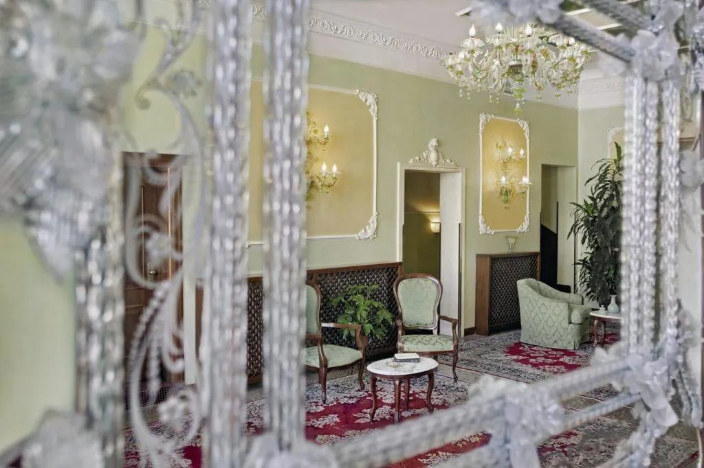 Lobby, Pausania, Venice