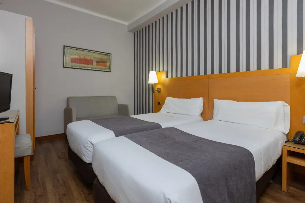 DOUBLE STANDARD Room, Lyon, Barcelona