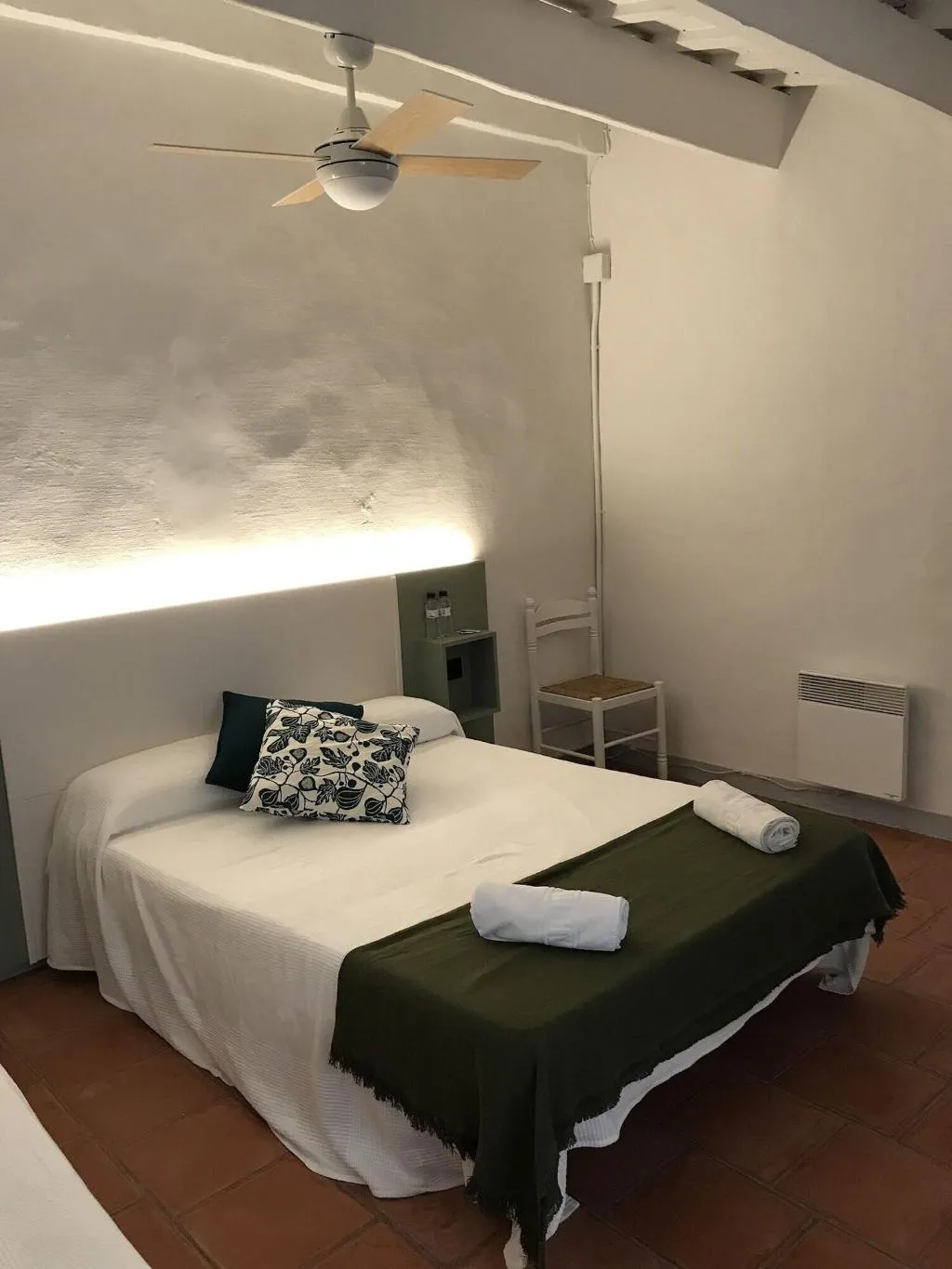 Room, Hostal L'Estrella, Costa Brava