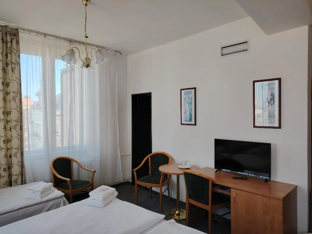 QUADRUPLE STANDARD Room, Legie, Prague