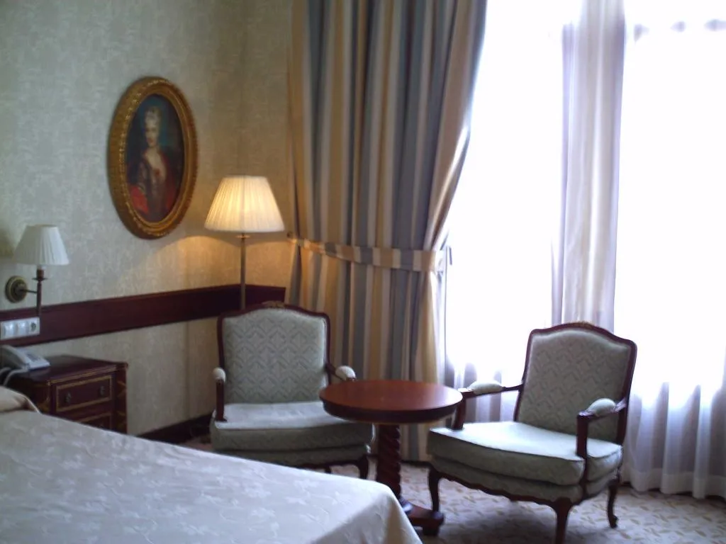 Room, Candido, Madrid