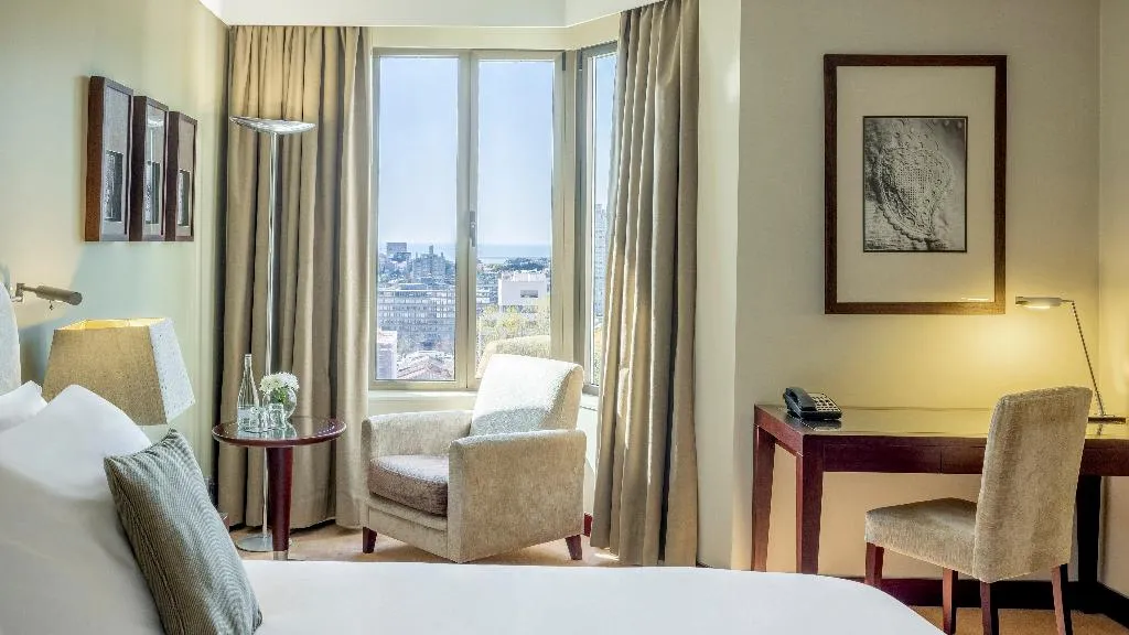 TWIN CITY VIEW Room, Crowne Plaza Porto, Porto