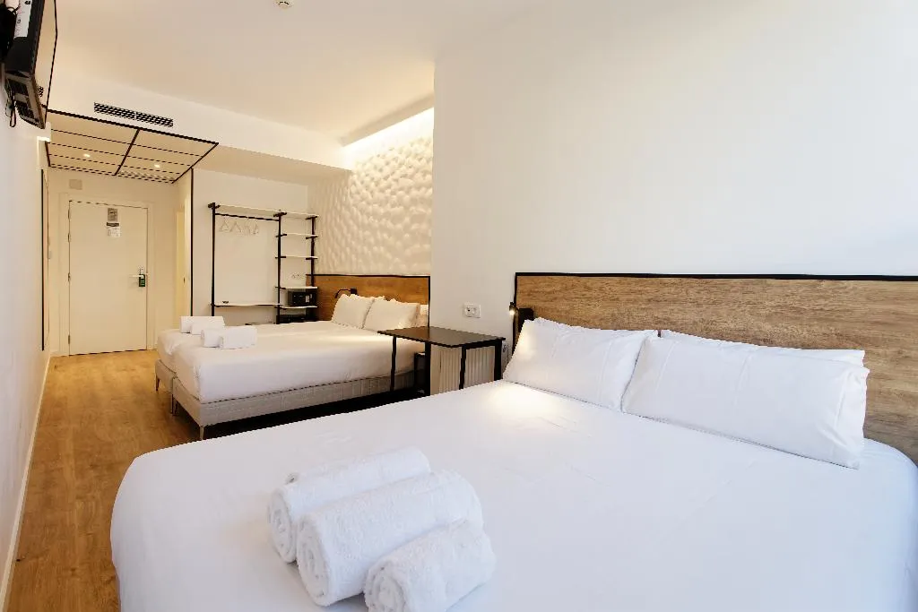 QUADRUPLE STANDARD Room, Green House Hotel, Barcelona