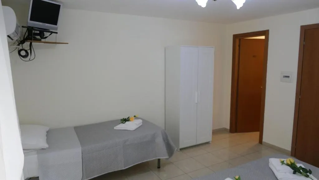 Room, B&B Dimora Cirillo, Naples