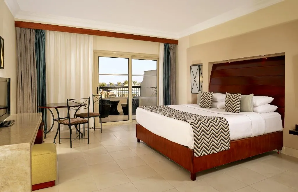 SINGLE POOL VIEW Room, Coral Sea Holiday Resort & Aqua Park, Red Sea Riviera