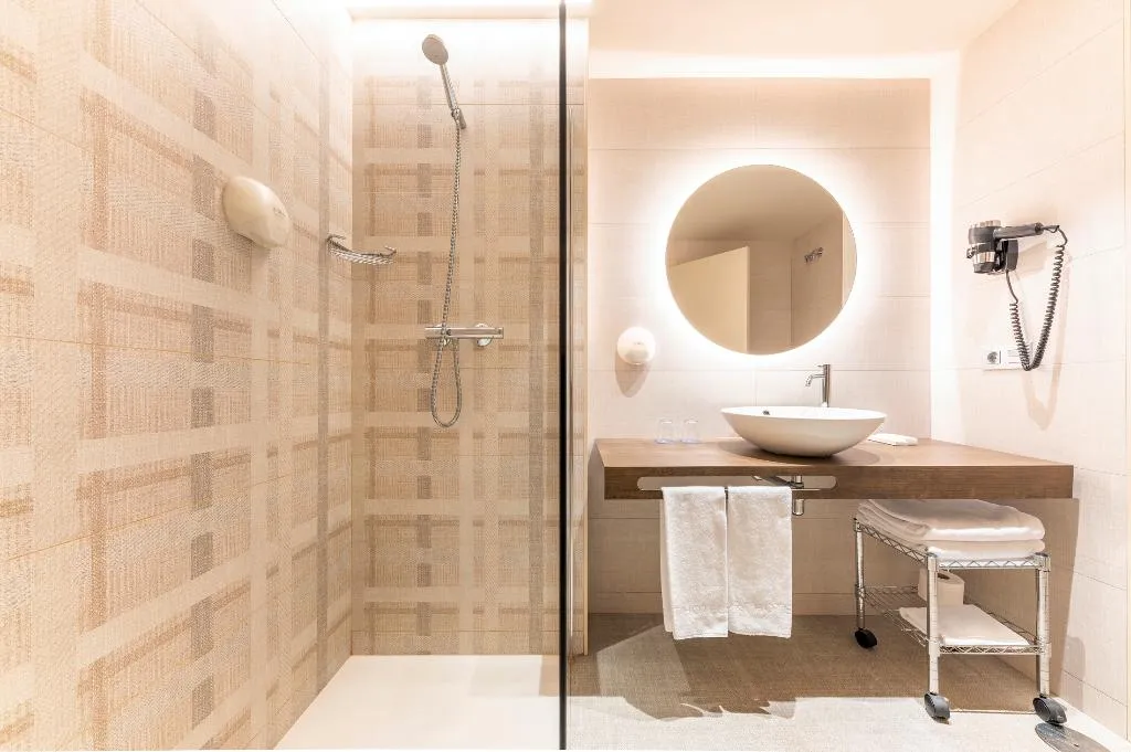 DOUBLE SINGLE USE ECONOMY Room, Port Alicante - Playa de San Juan, Costa Blanca