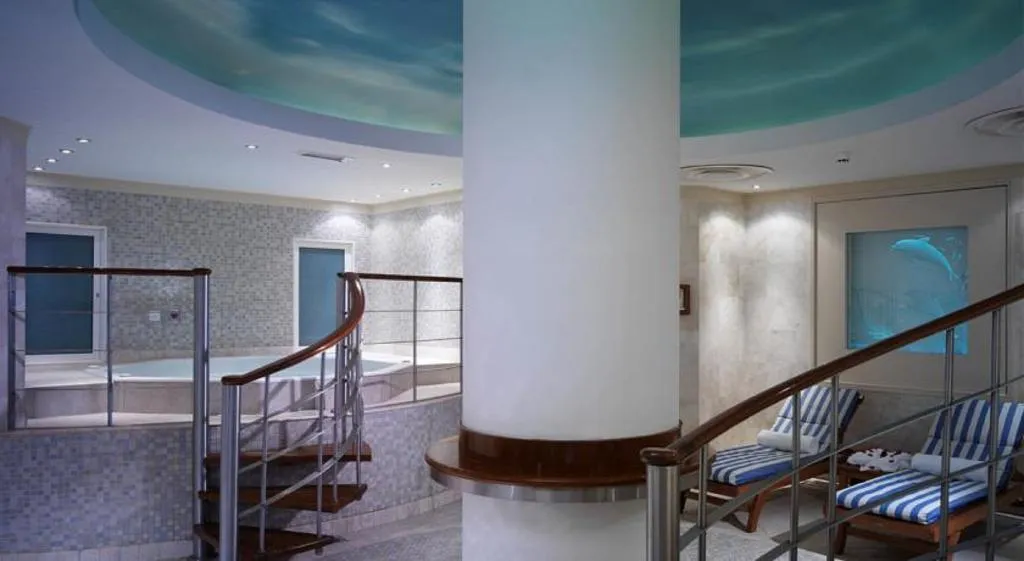 Sports and Entertainment, Hyatt Regency Galleria Residence Dubai, Dubai