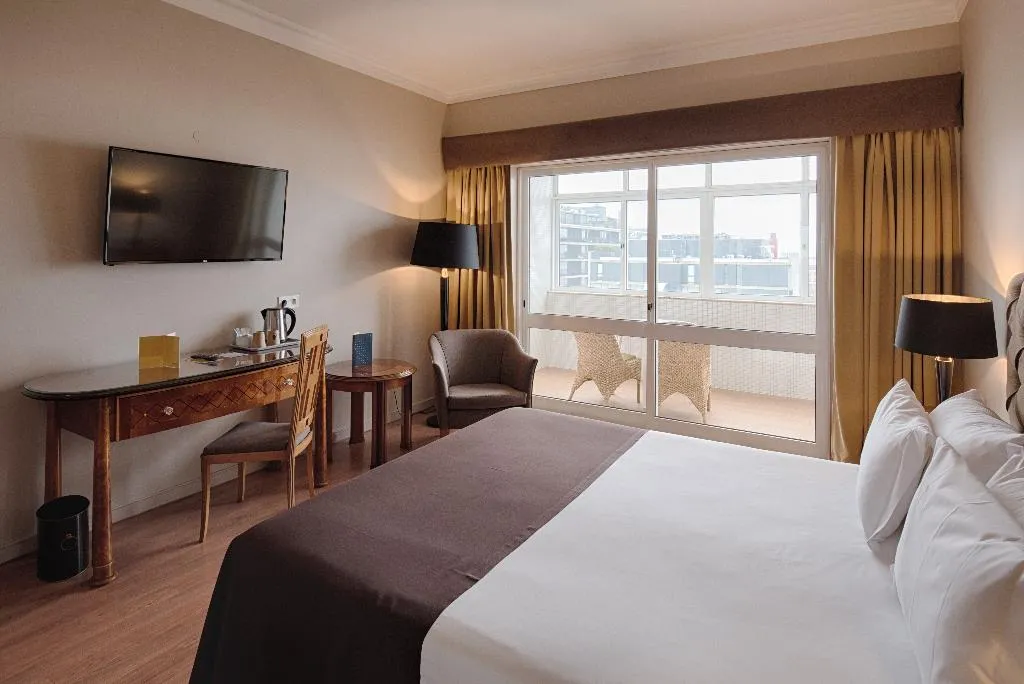 Double or Twin CITY VIEW Room, Golden Tulip Porto Gaia, Porto