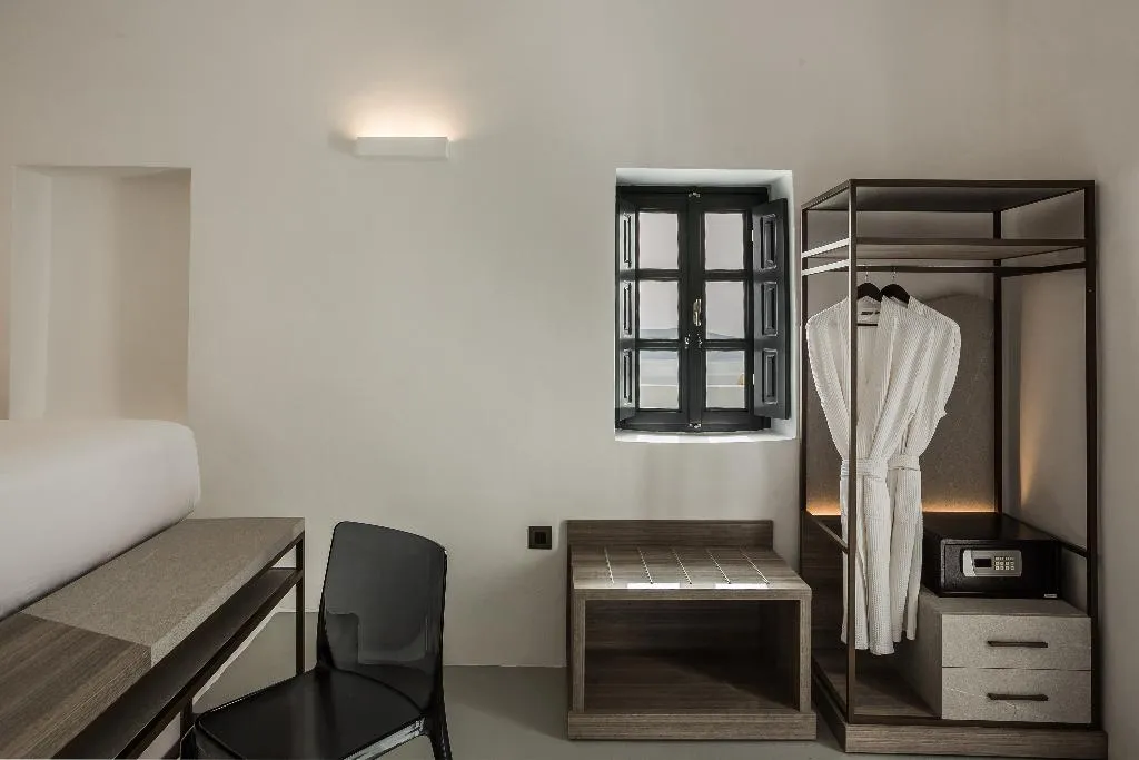Room DELUXE SUPERIOR Room, Sun Rocks Boutique Hotel | Caldera View Suites, Santorini