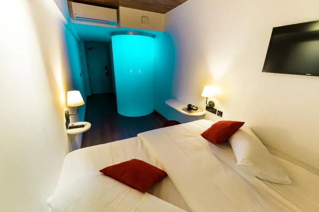 DOUBLE STANDARD Room, Far Home Bernabeu, Madrid