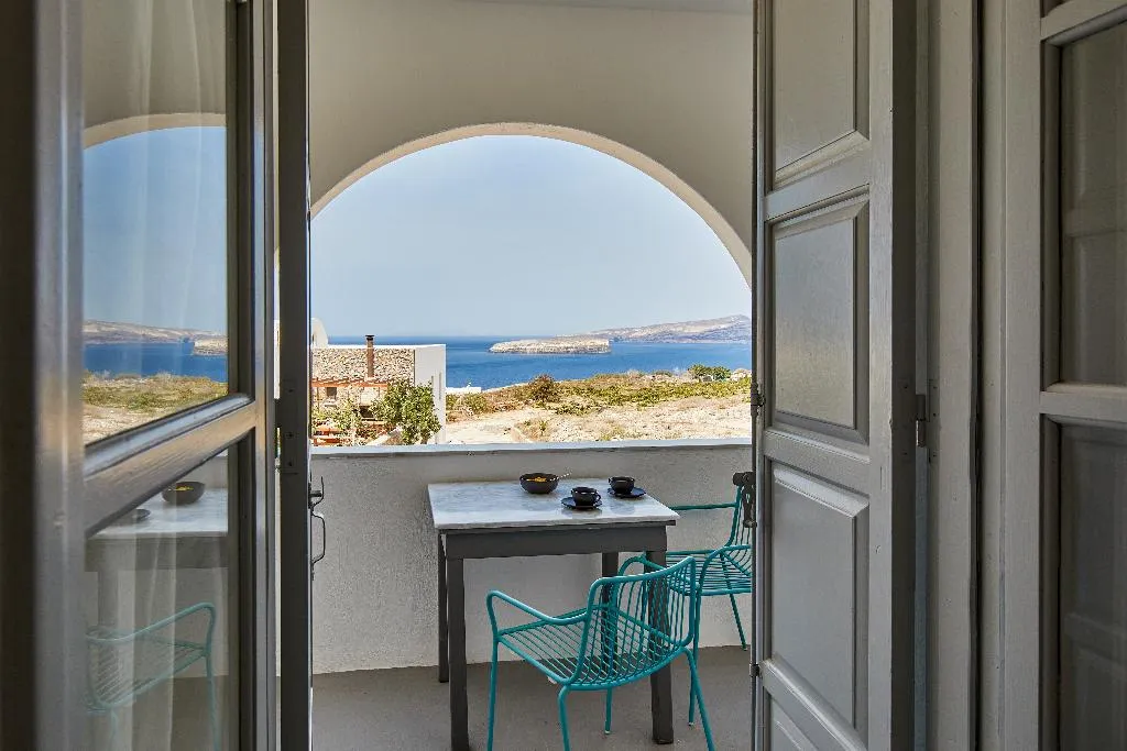 Room, Symmetry Suites, Santorini