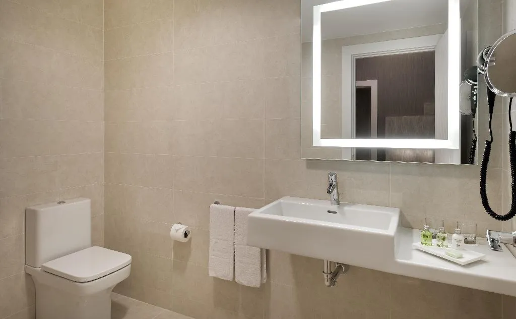 DOUBLE SUPERIOR Room, NH Madrid Chamberí, Madrid