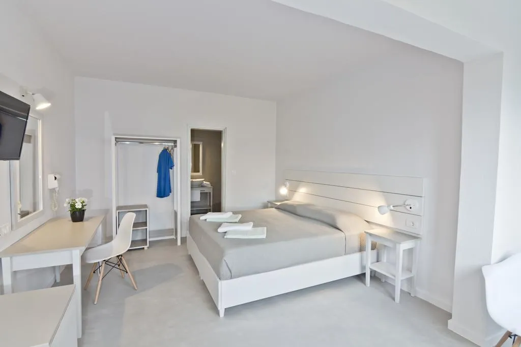 Room, Gregory Peck Beach Break Apartments, Rhodes