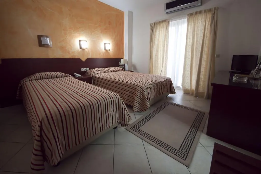 TRIPLE STANDARD Room, City Life Port Hotel, Crete