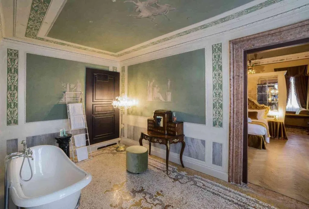 JUNIOR SUITE DELUXE Room, Nani Mocenigo Palace, Venice