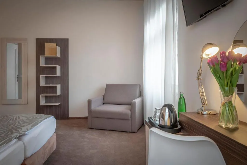 TRIPLE SUPERIOR Room, Pytloun Kampa Garden Hotel Prague, Prague