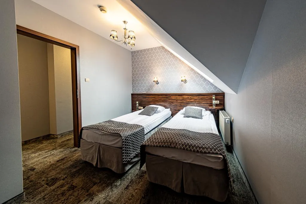 QUADRUPLE FOUR BEDROOMS TWO BATHROOMS Room, Fero Express, Krakow