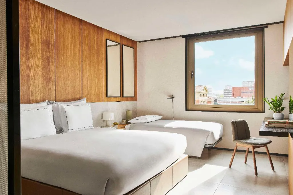 TRIPLE STANDARD Room, Grand Hyatt Barcelona, Barcelona
