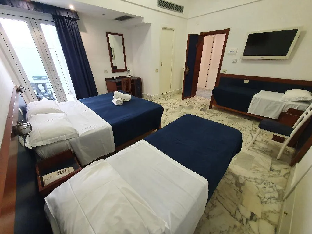 QUADRUPLE STANDARD Room, Hotel Il Faro Sorrento, Naples