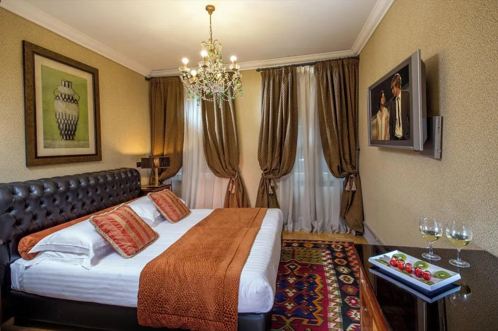 STUDIO LUXURY Room, The Inn At The Roman Forum, Rome