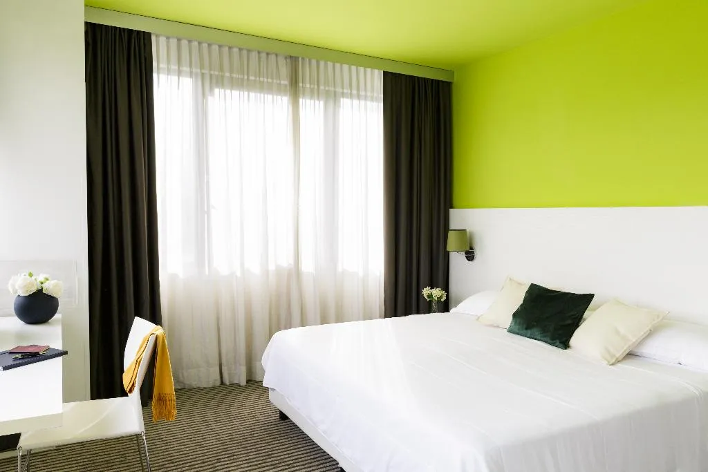 QUADRUPLE PREMIUM Room, The Caesar Hotel Roma, Rome