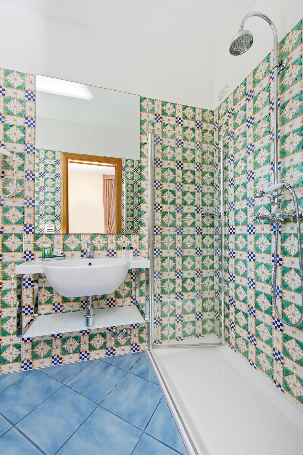 Room, Grand Hotel Due Golfi, Naples