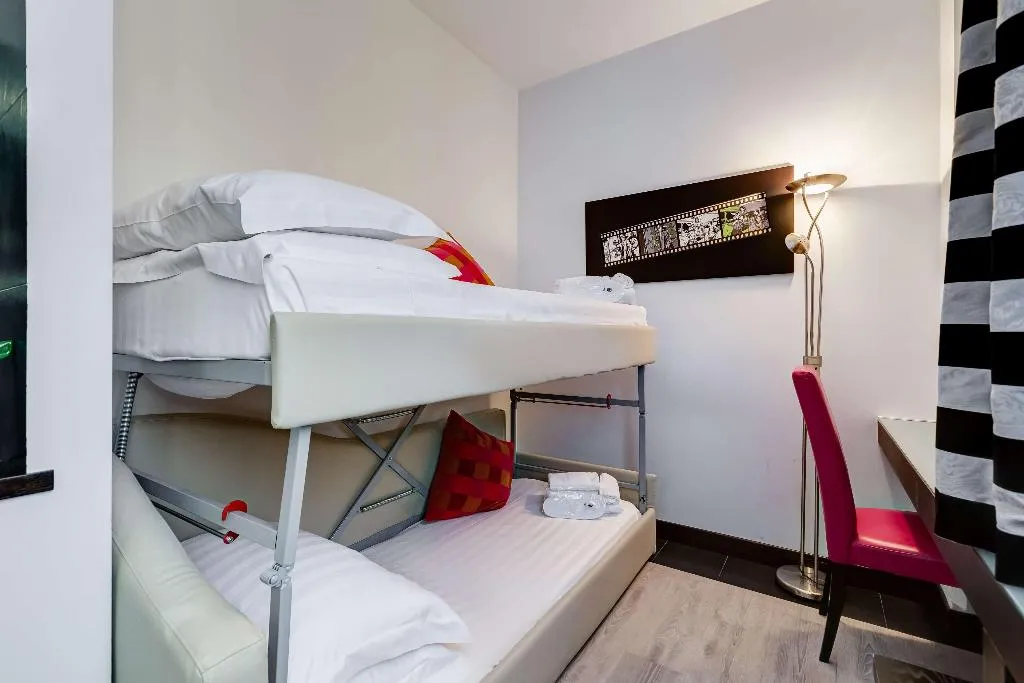 TRIPLE QUEEN SIZE BED Room, Best Western Cinemusic Hotel, Naples