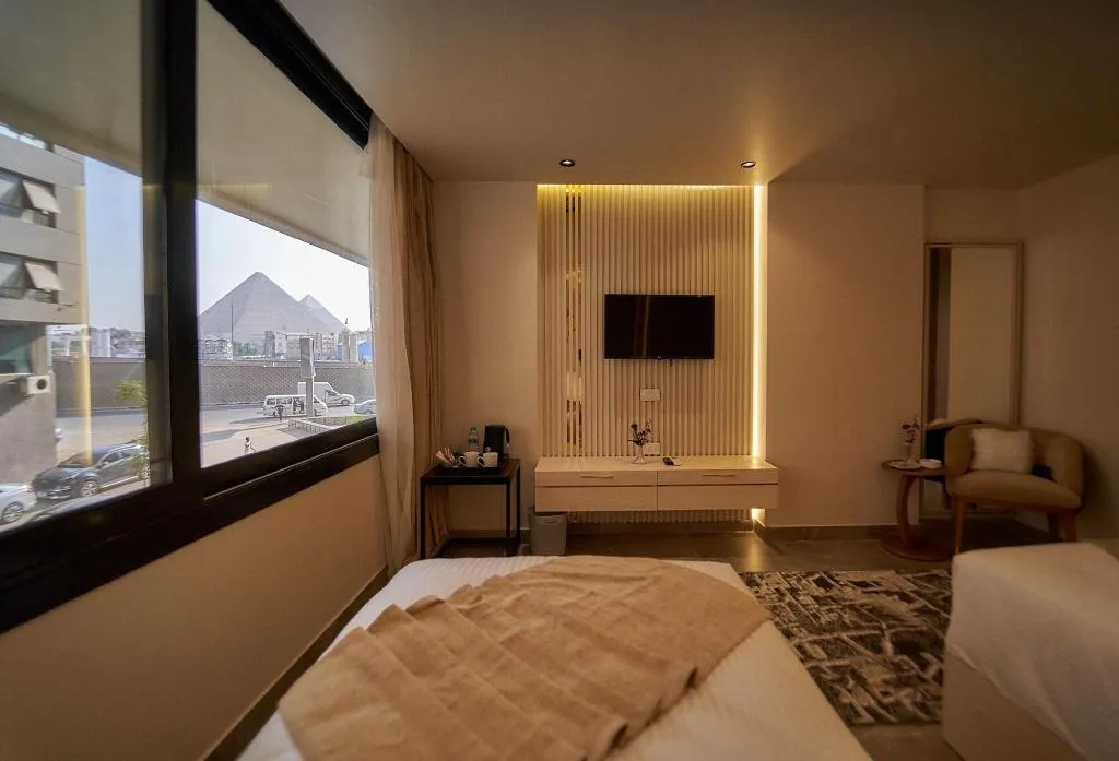 Room, Gold's Pyramids Hotel, Cairo