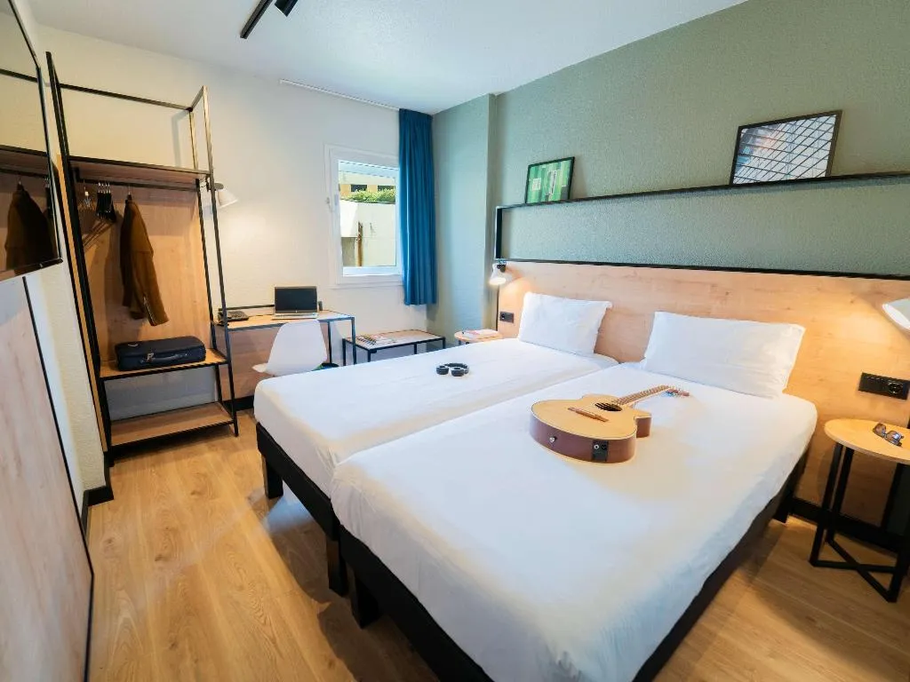 TWIN SUPERIOR Room, Ibis Guimaraes, Porto