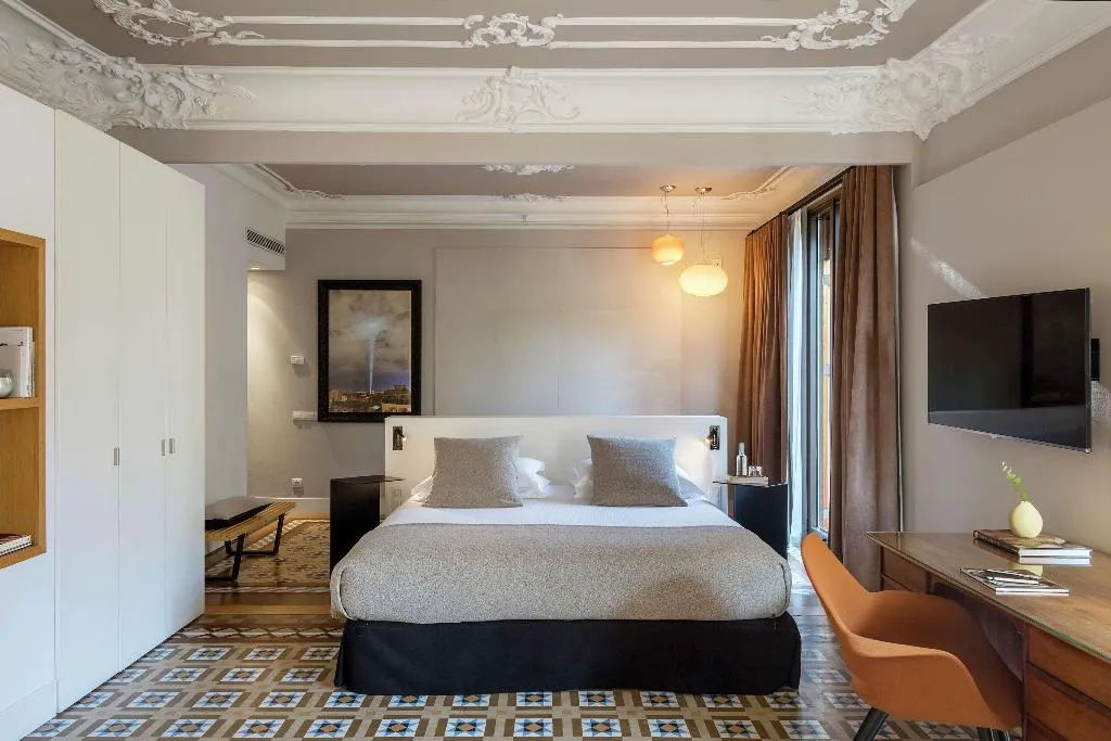 SUITE STANDARD Room, Alexandra Barcelona, Curio Collection by Hilton, Barcelona