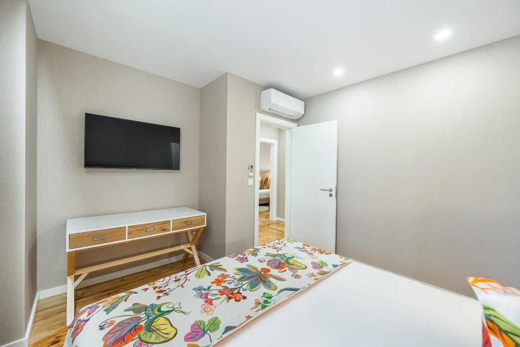 APARTMENT THREE BEDROOMS TWO BATHROOMS Room, Casas do Porto - Ribeira Apartments, Porto