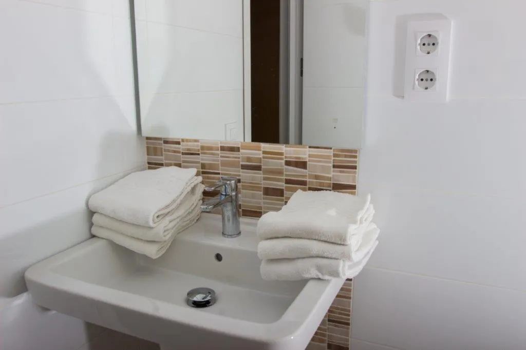 APARTMENT CAPACITY 4 ONE BEDROOM Room, Rentalmar Navarra, Costa Dorada