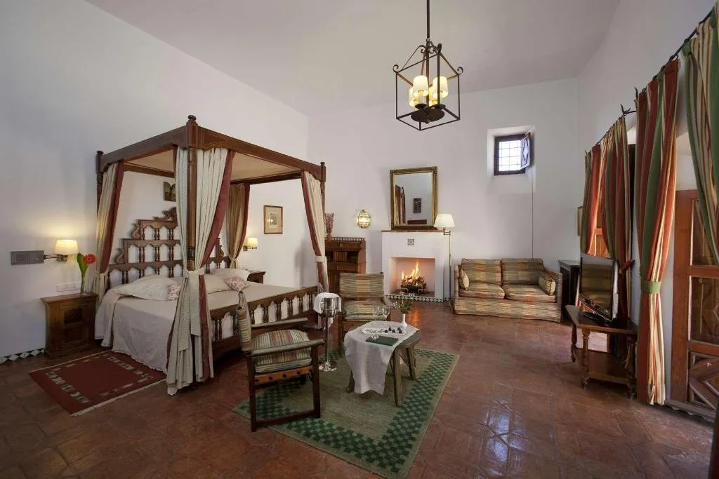 JUNIOR SUITE STANDARD Room, Parador de Guadalupe, Madrid