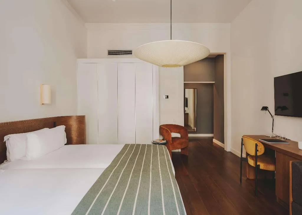 Room, Regina, Barcelona