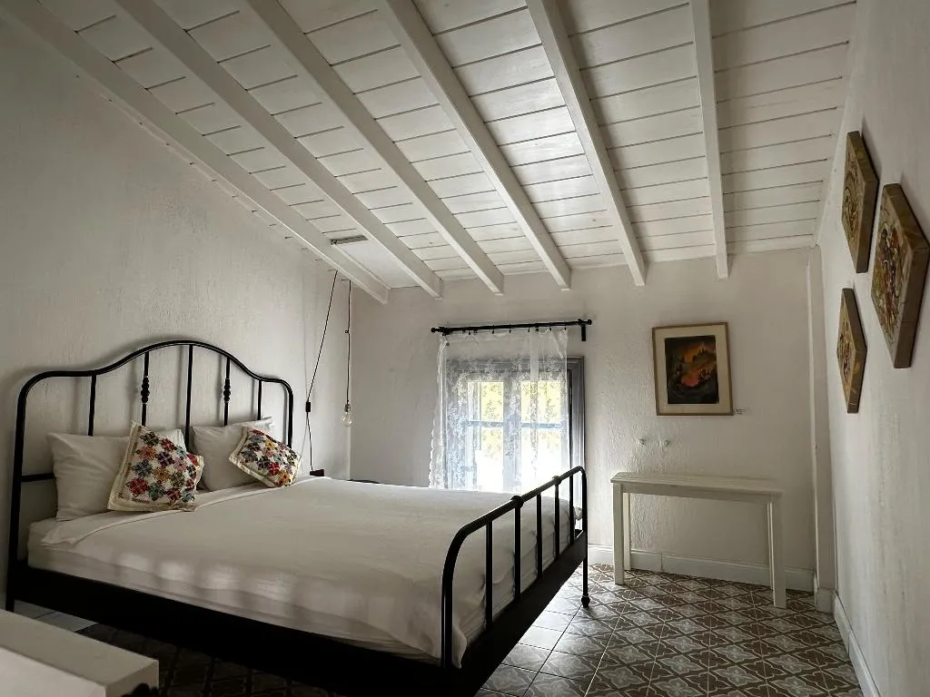 QUADRUPLE LOFT Room, Perperene Konağı, Izmir